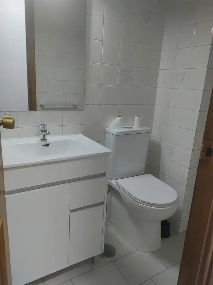 Baño de Piso de alquiler en Santiago de Compostela  con Calefacción y Amueblado