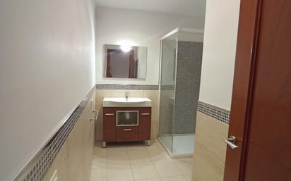 Bathroom of Duplex for sale in Vic  with Terrace and Balcony