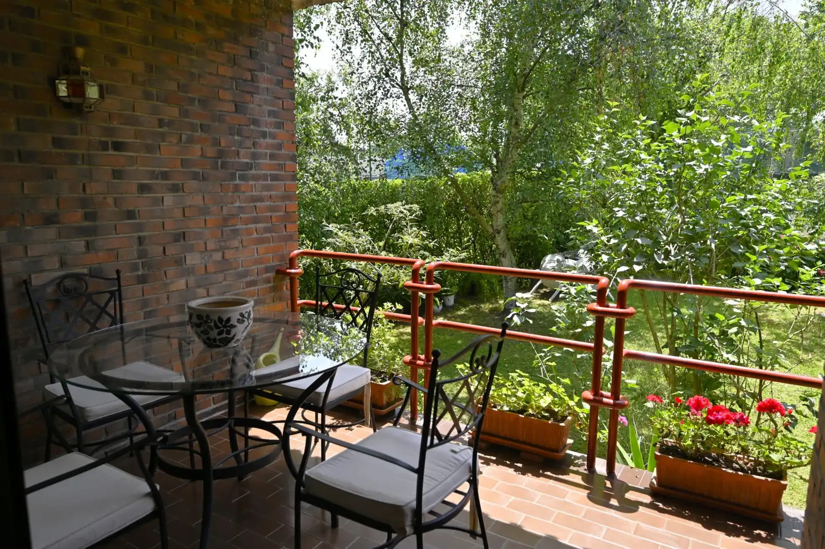 Terrasse von Einfamilien-Reihenhaus zum Verkauf in Leioa mit Privatgarten und Terrasse