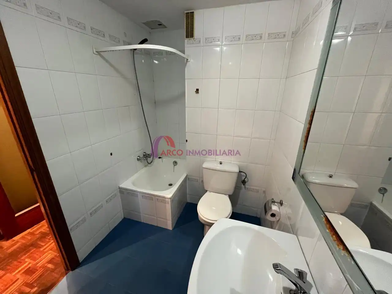 Bathroom of Flat for sale in Burgos  with Heating, Parquet flooring and Terrace