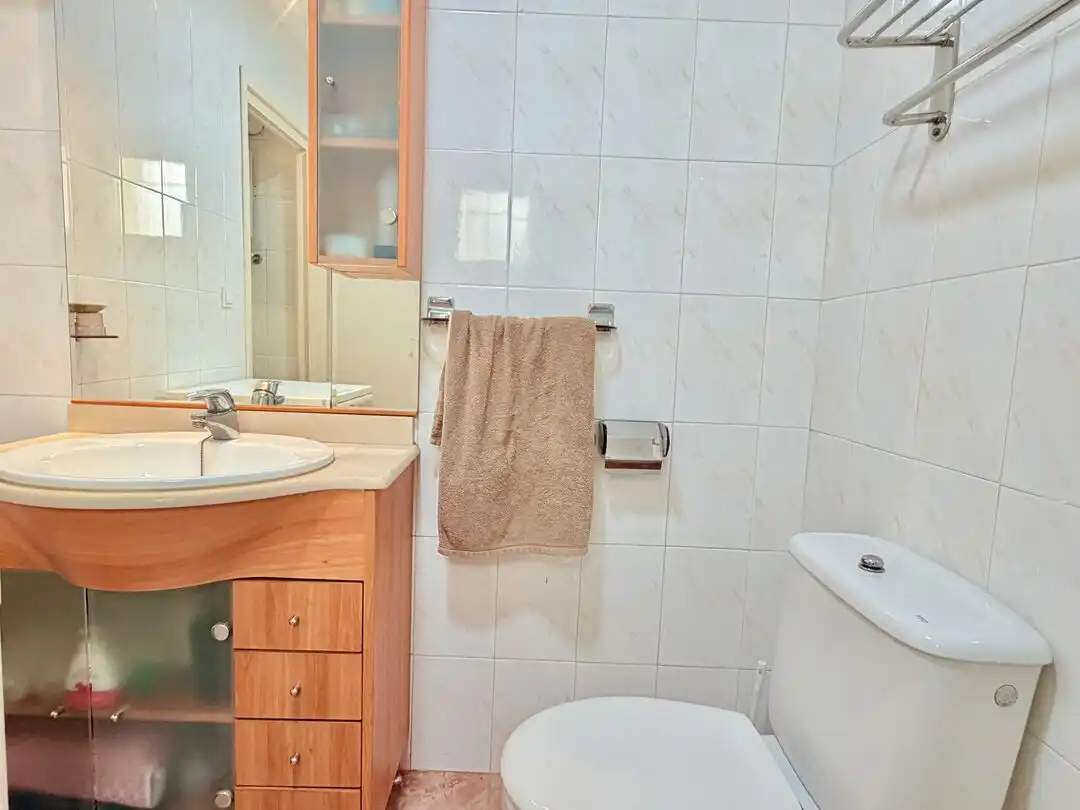 Bany de Casa o xalet en venda en Benamocarra amb Jardí privat i Moblat