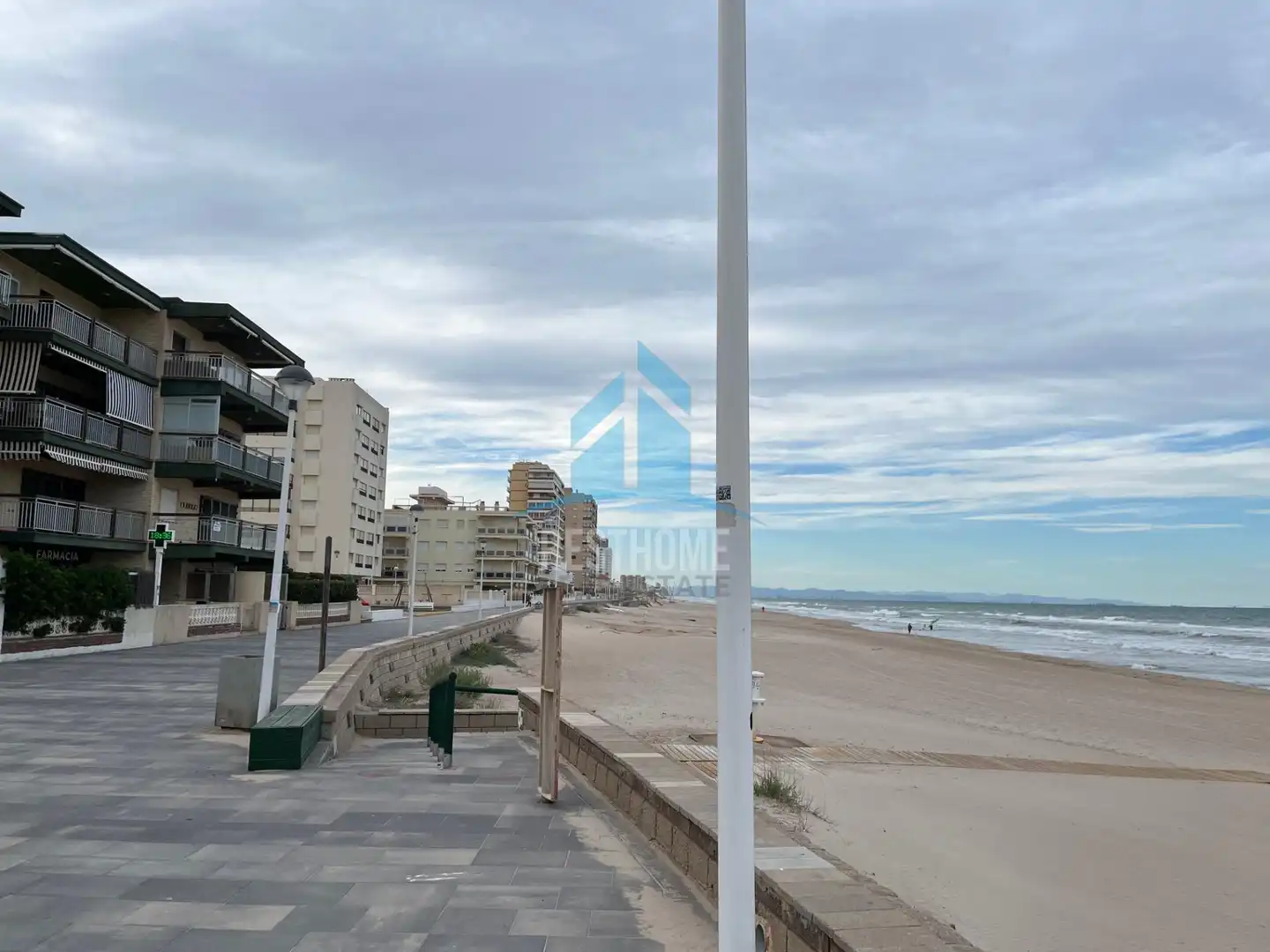 Vista exterior de Casa adosada en venda en Sueca amb Jardí privat, Terrassa i Traster