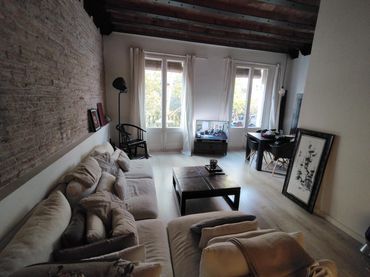 Pis amb balcó en venda a Eixample