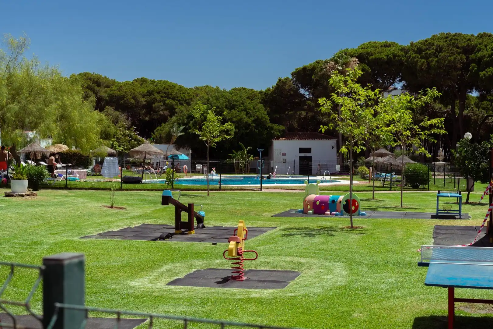 Jardí de Estudi en venda en Marbella amb Aire condicionat, Jardí privat i Moblat