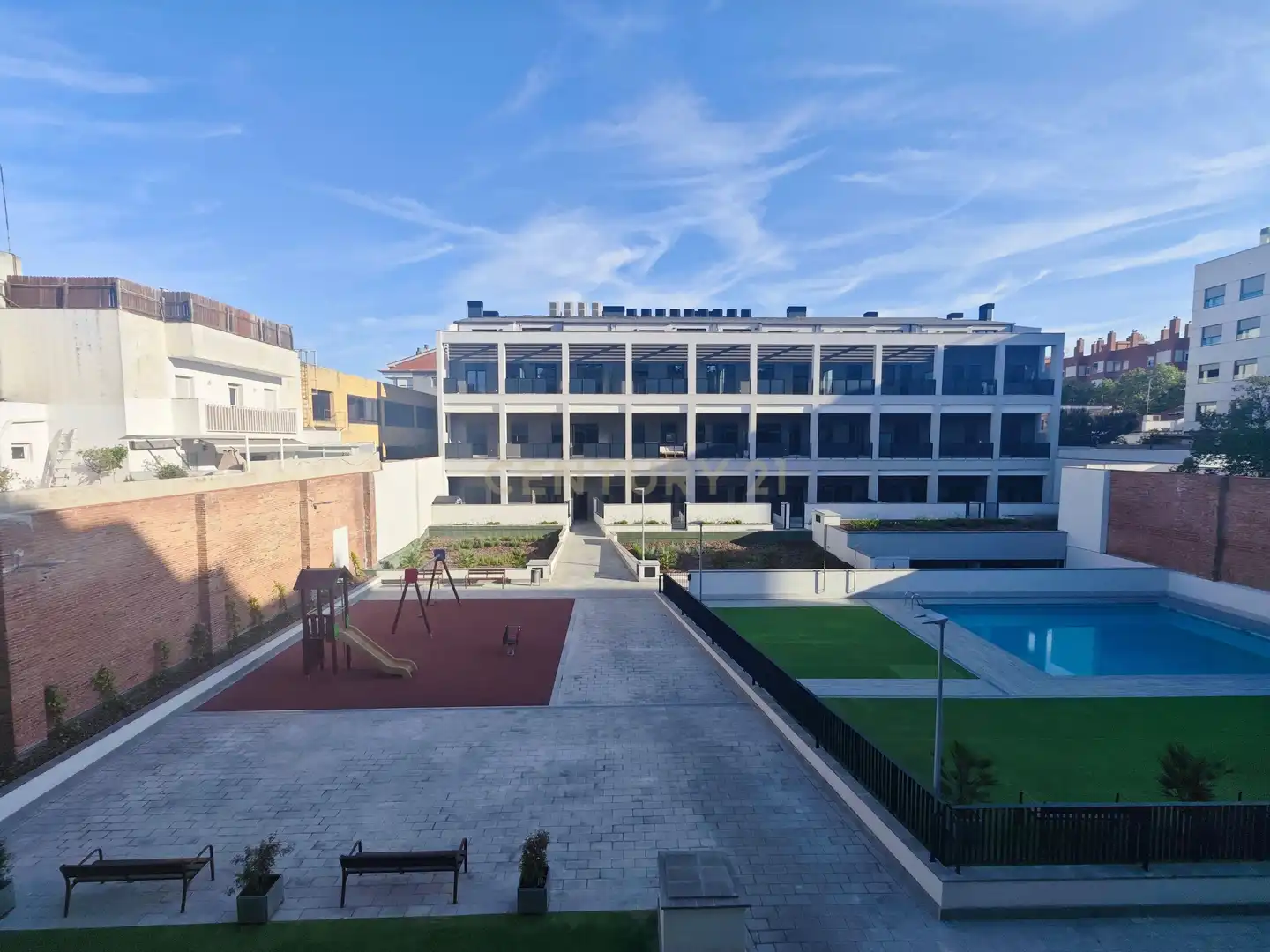 Vista exterior de Apartament en venda en Sabadell amb Aire condicionat, Jardí privat i Piscina