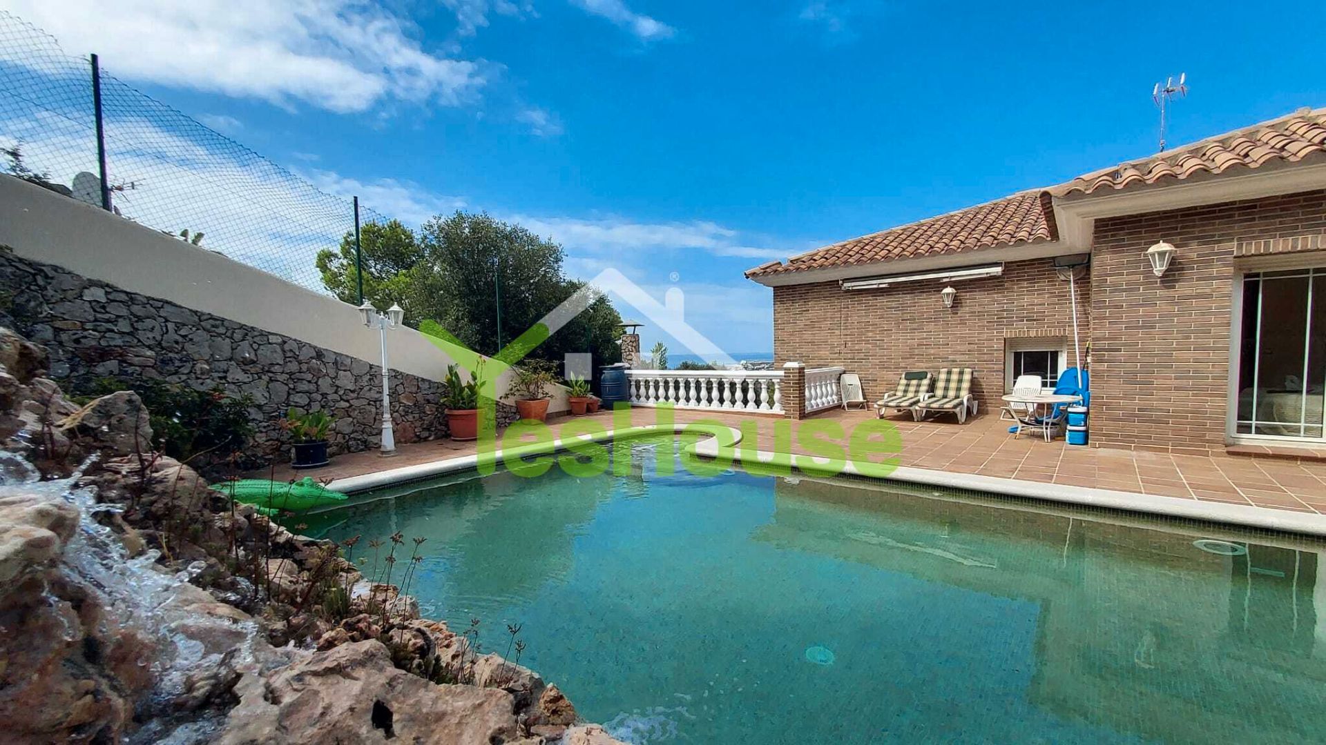 Vista exterior de Casa o xalet en venda en Sitges amb Calefacció, Jardí privat i Terrassa
