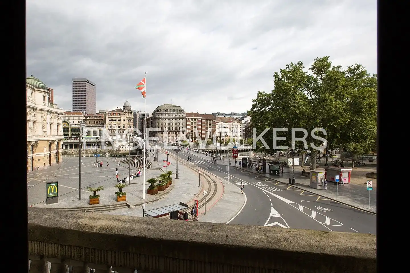 Vista exterior de Piso de alquiler en Bilbao  con Calefacción, Amueblado y Balcón