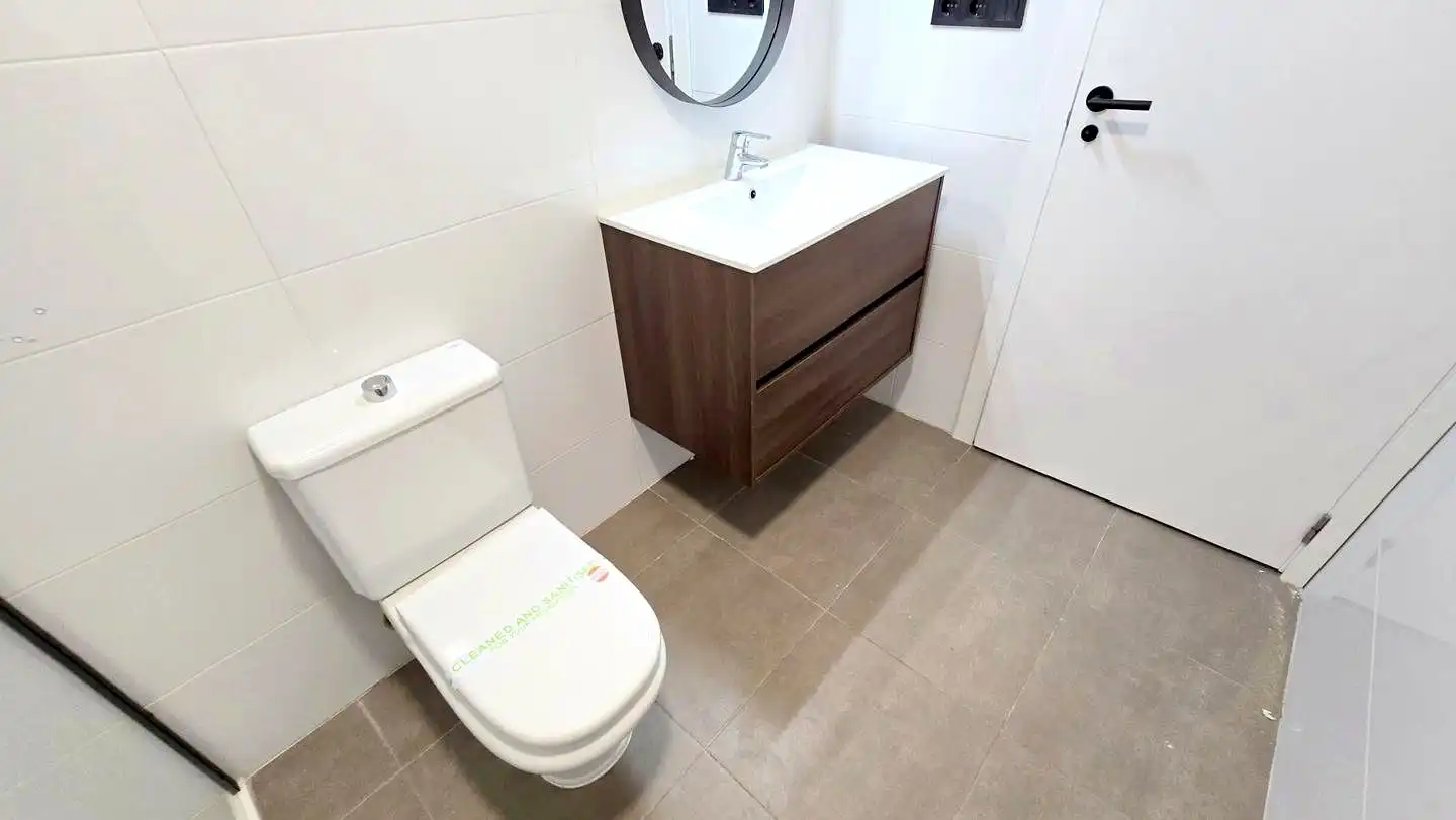 Badezimmer von Wohnung zur Miete in Gandia mit Klimaanlage, Terrasse und Möbliert