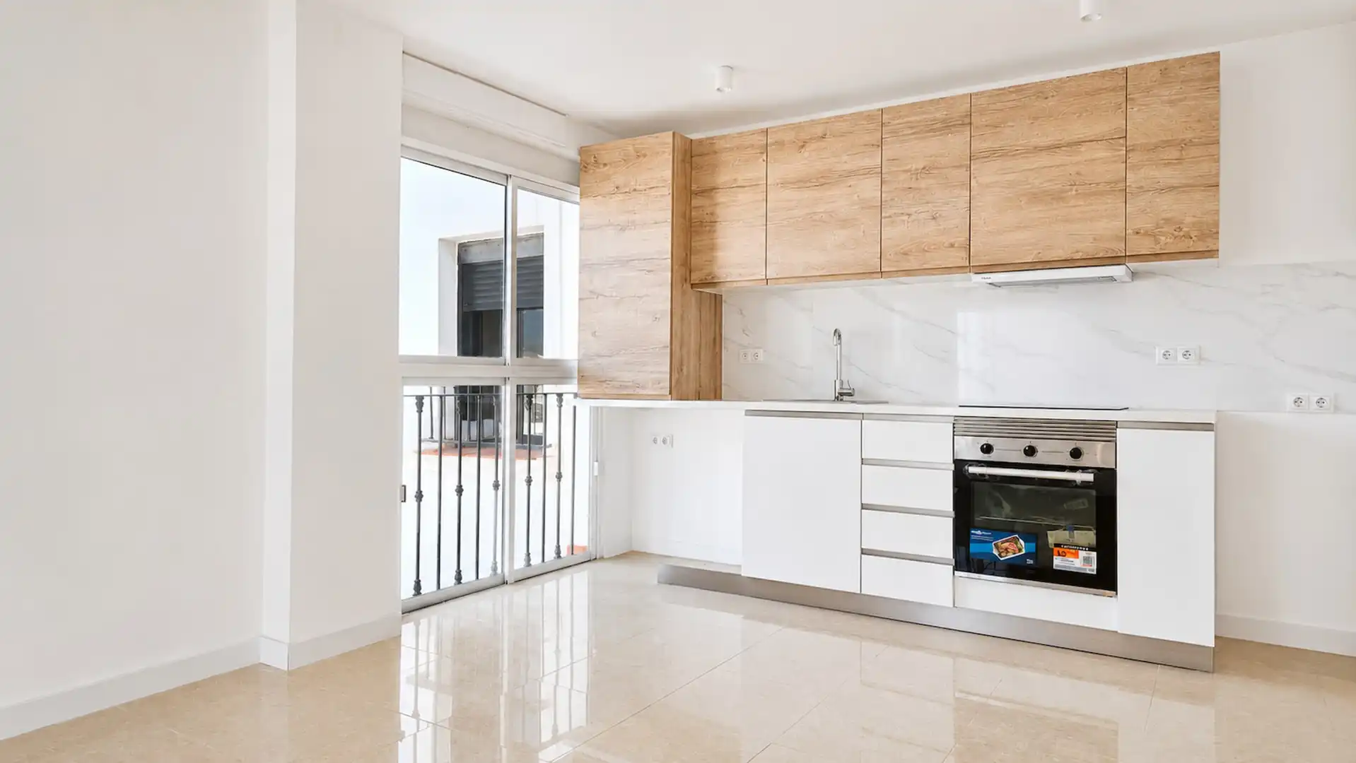Cuina de Apartament en venda en Manilva amb Terrassa, Piscina i Balcó