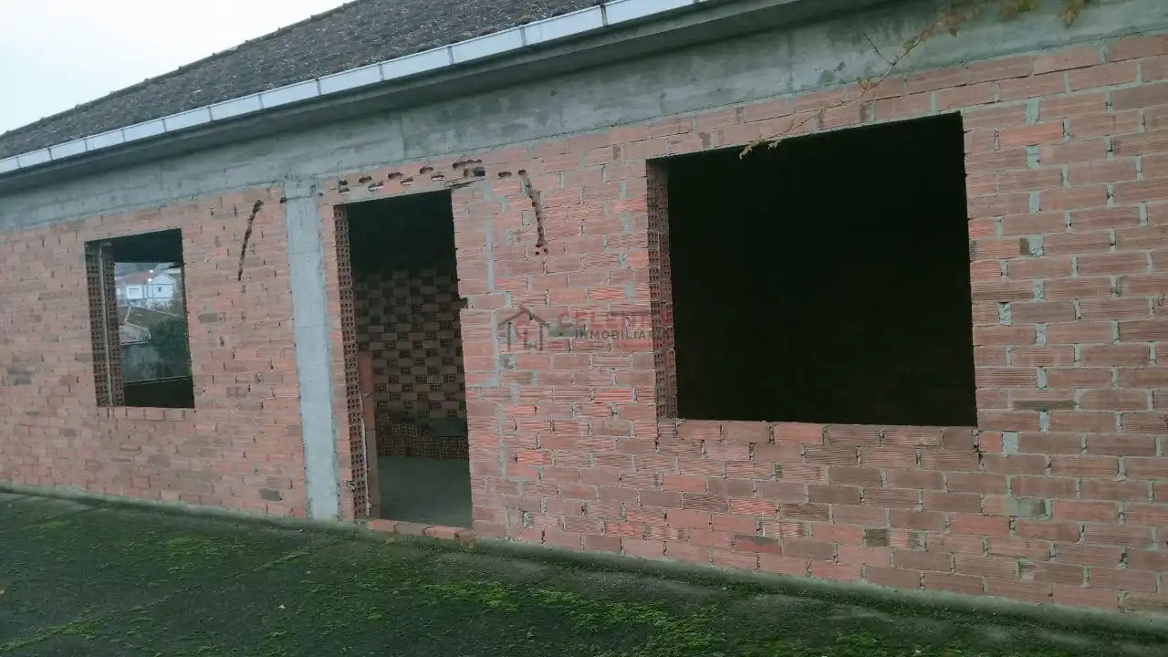 Adossat amb jardí en venda a San Cibrao das Viñas