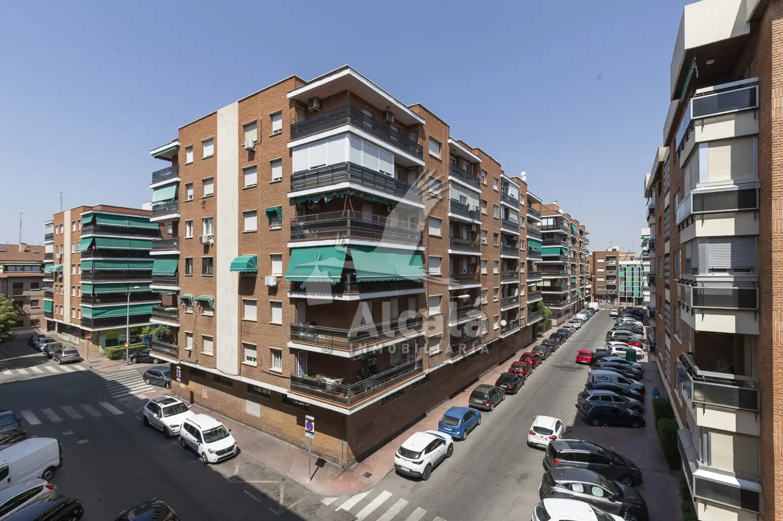 Vista exterior de Piso en venta en Alcalá de Henares con Calefacción, Jardín privado y Parquet