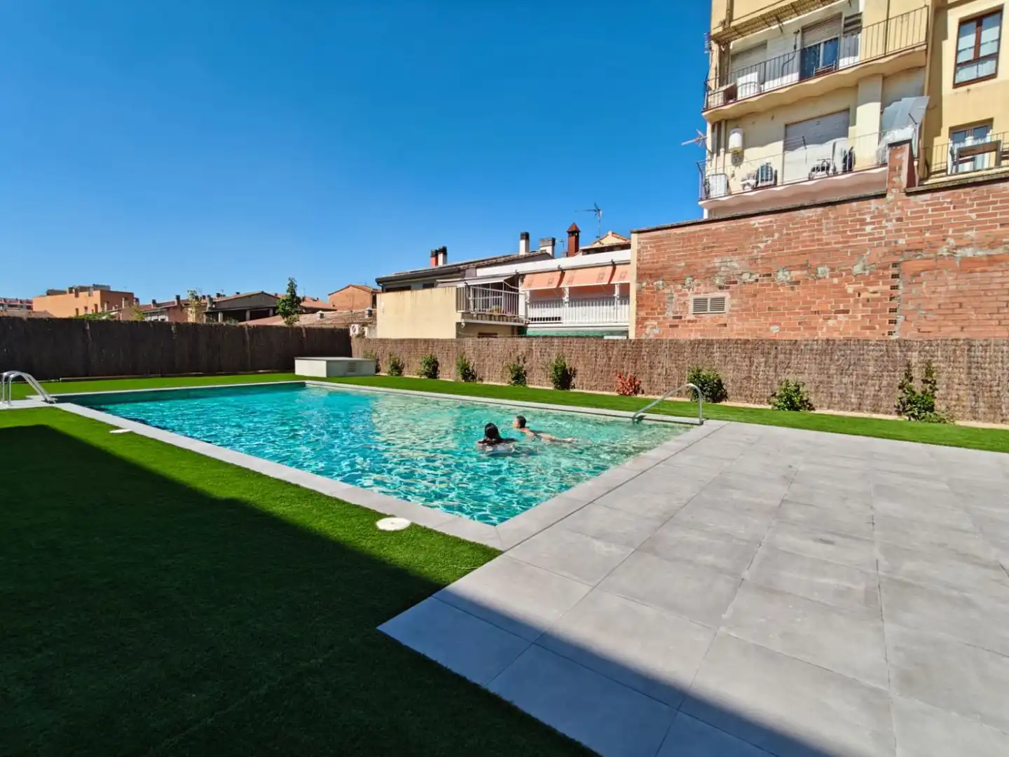 Swimming pool of Flat for rent in Girona  with Air Conditioner, Heating and Terrace