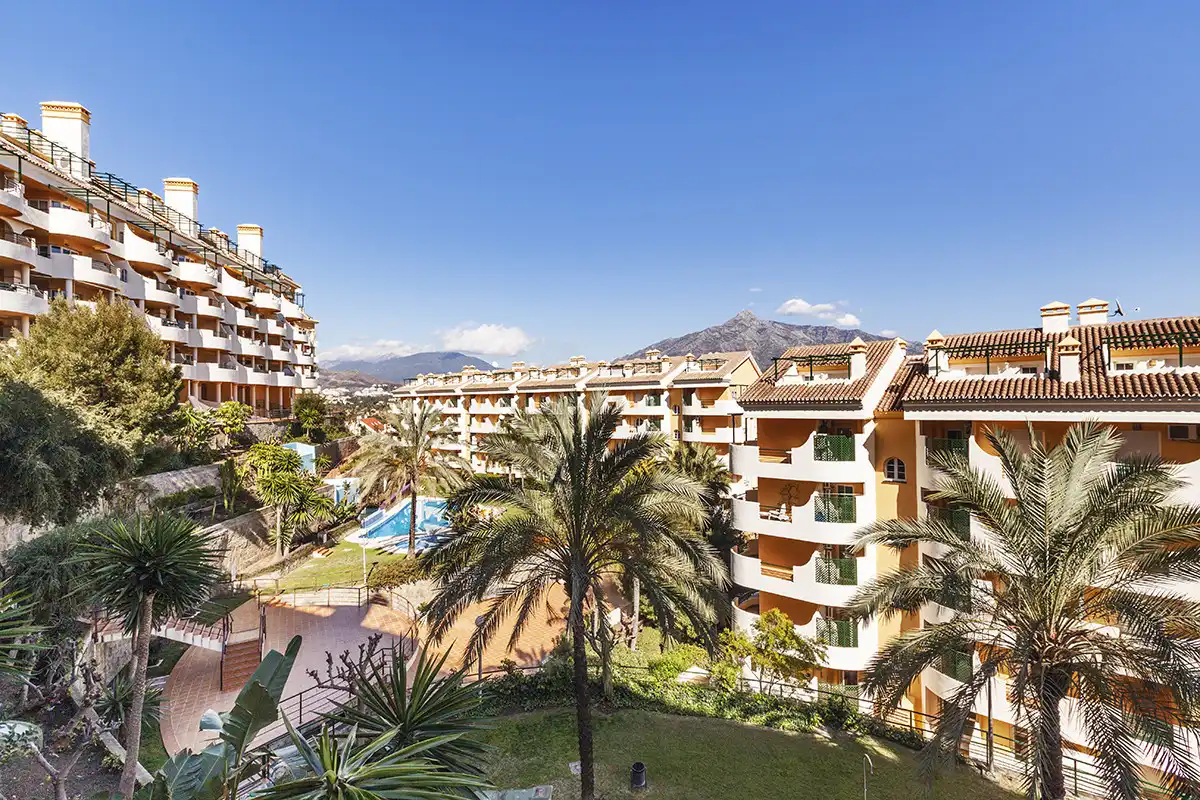 Vista exterior de Oficina en venda en Marbella amb Aire condicionat, Moblat i Internet