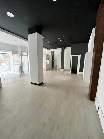 Local comercial en Alquiler en Calle de Calatrava en El Perchel