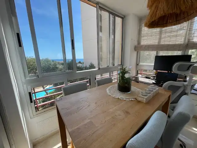 Terraza de Piso en venta en Alicante / Alacant con Terraza, Amueblado y Piscina comunitaria