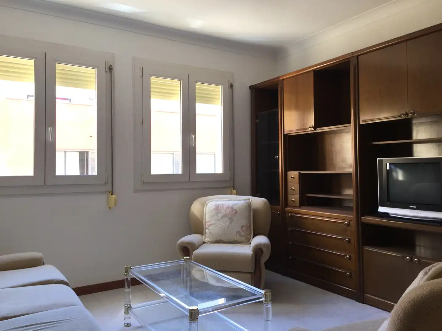 Dormitori de Apartament de lloguer en Girona amb Calefacció, Moblat i TV