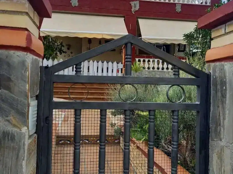 Detached house with terrace for sale in El Catllar, imagen 3