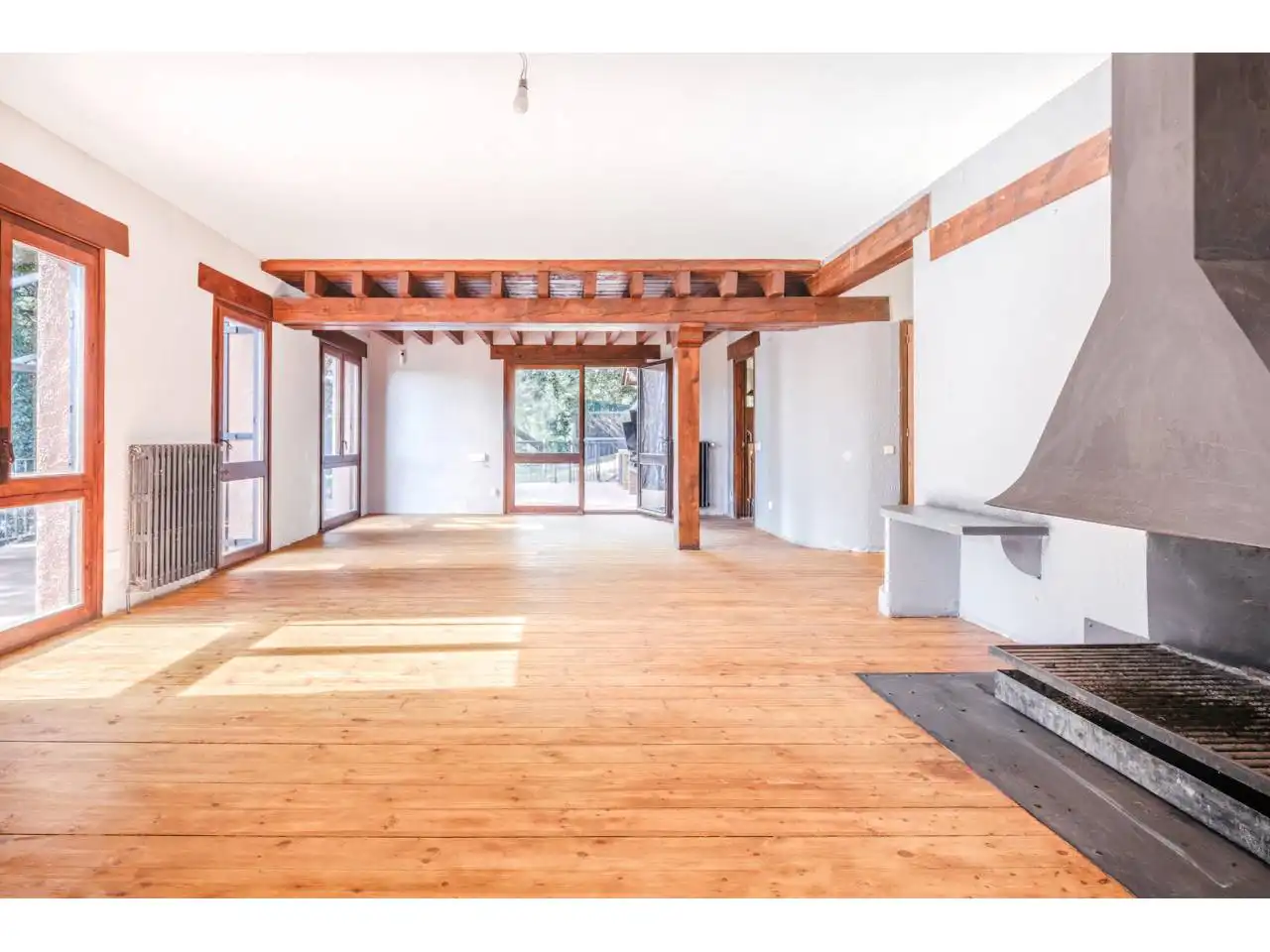 Sala d'estar de Casa o xalet en venda en Sant Quirze Safaja amb Calefacció, Jardí privat i Piscina