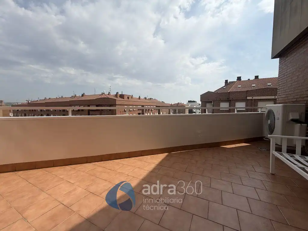 Flat for rent in Estambrera, Cascajos - Piqueras