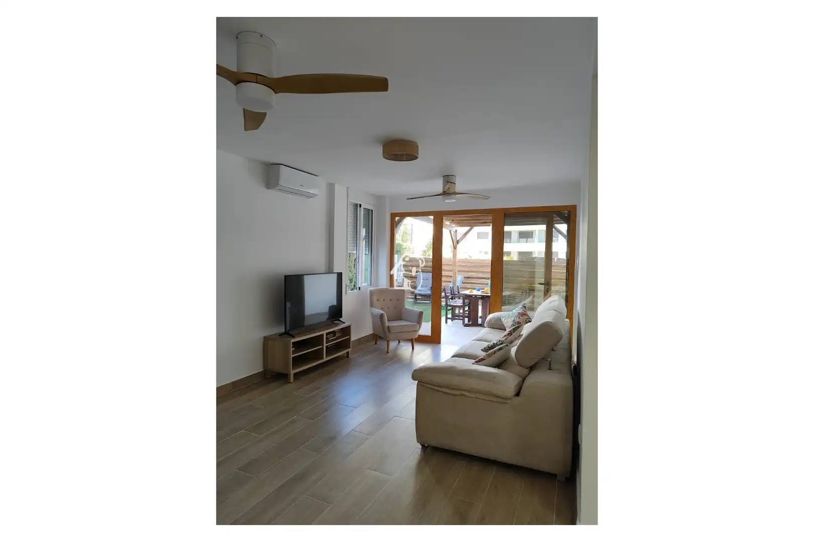 Sala d'estar de Apartament de lloguer en Orihuela amb Aire condicionat, Jardí privat i Terrassa