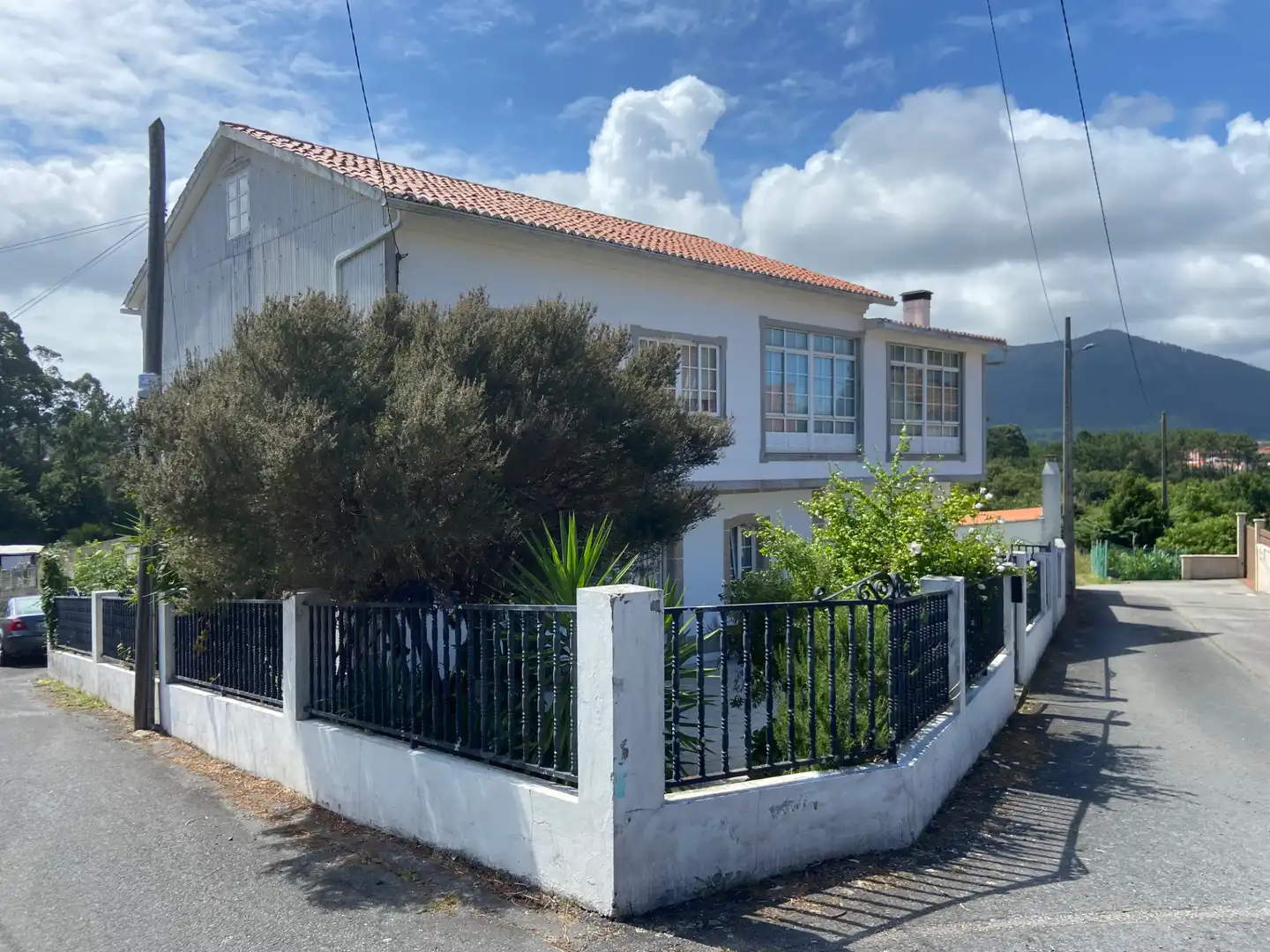 Vista exterior de Casa o xalet en venda en A Pobra do Caramiñal amb Calefacció, Jardí privat i Parquet