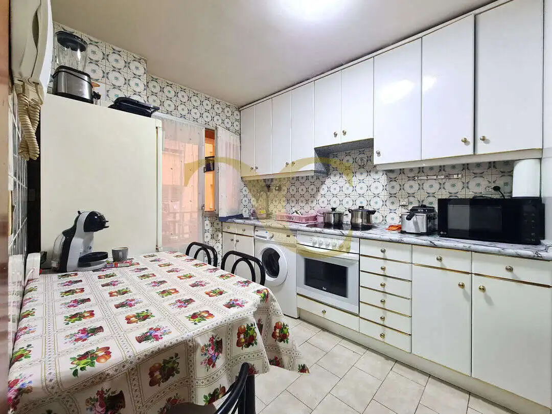 Cuina de Pis en venda en Oviedo  amb Calefacció
