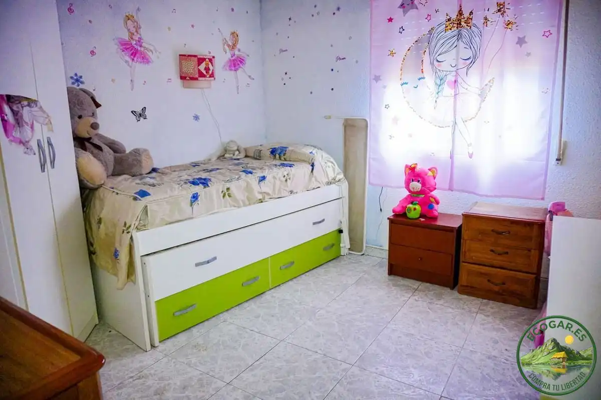 Dormitori de Casa o xalet en venda en Ponferrada amb Calefacció, Jardí privat i Traster