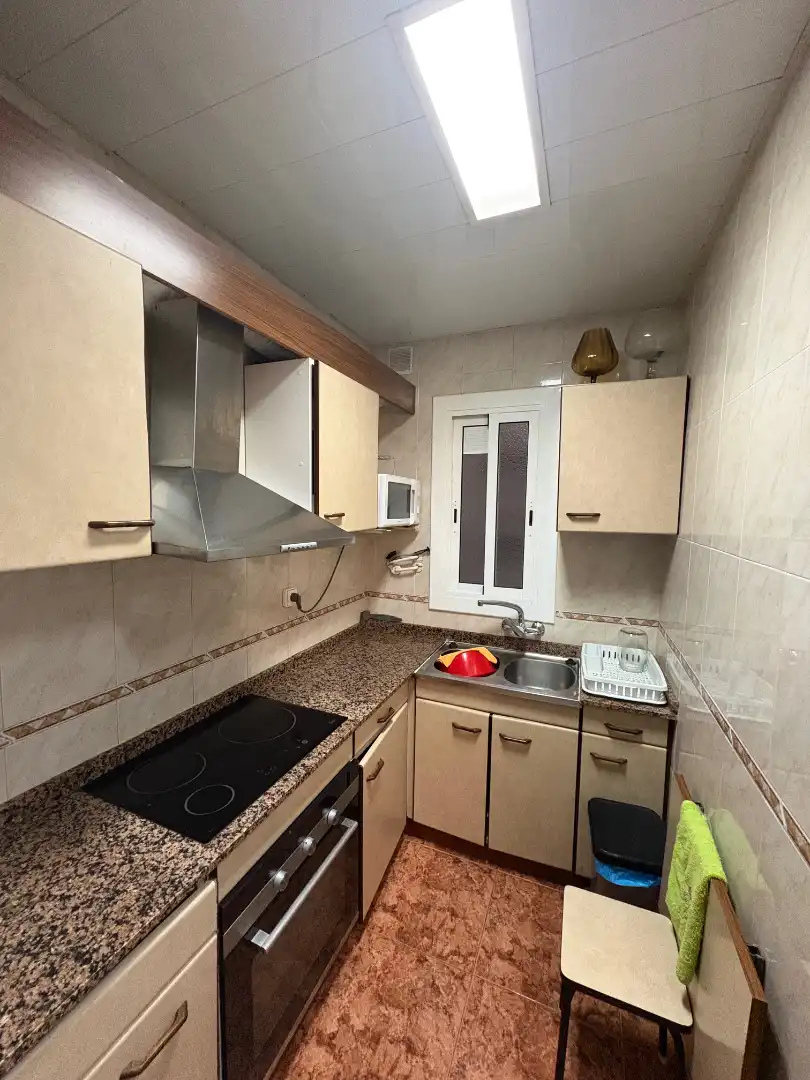 Cocina de Piso en venta en L'Hospitalet de Llobregat con Calefacción, Horno y Alarma