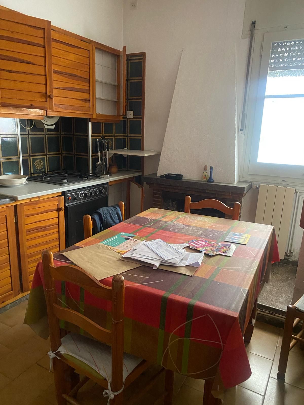 Cuina de Casa adosada en venda en Salt amb Calefacció, Jardí privat i Terrassa