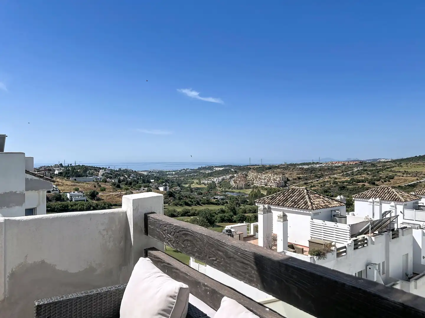 Vista exterior de Ático en venta en Estepona con Aire acondicionado, Terraza y Piscina