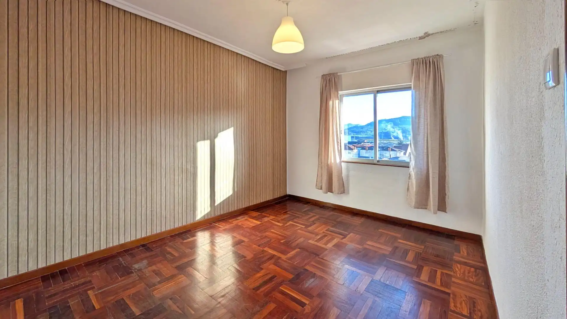 Habitación de Piso en venta en Los Corrales de Buelna  con Parquet