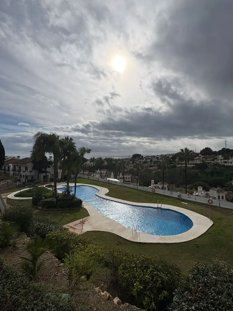 Vista exterior de Dúplex en venda en Mijas amb Calefacció, Terrassa i Piscina comunitària