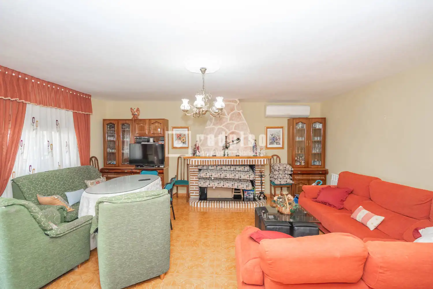 Sala de estar de Casa o chalet en venta en Palomeque con Aire acondicionado, Calefacción y Jardín privado