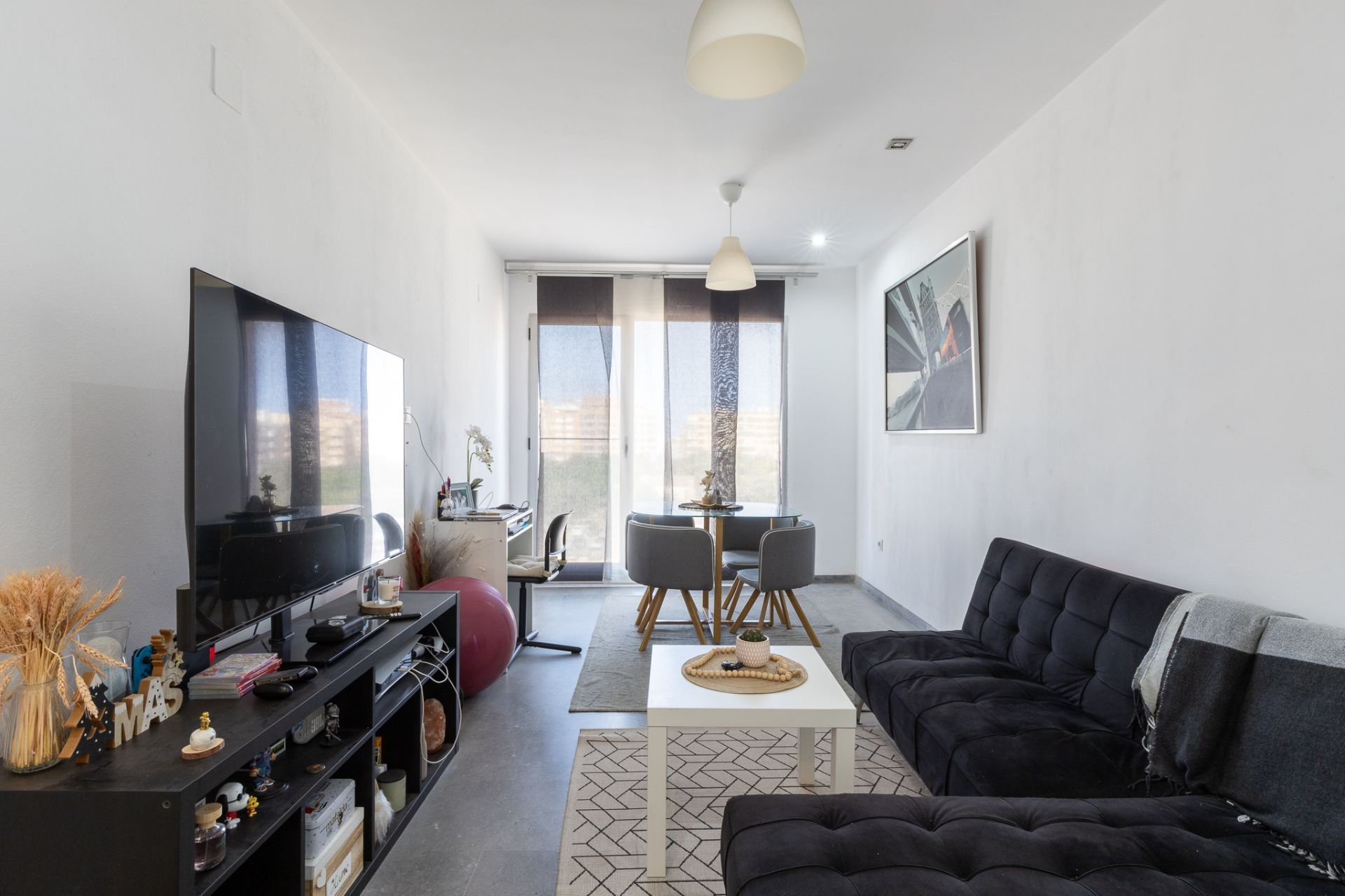 Living room of Flat for sale in  Valencia Capital  with Storage room and Furnished