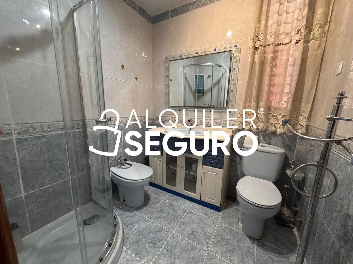 Bathroom of Flat for rent in Madrid  with Heating and Furnished