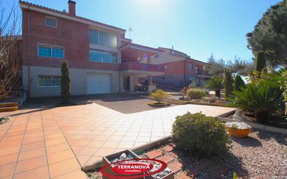 Vista exterior de Casa o xalet en venda en L'Ametlla del Vallès amb Calefacció, Jardí privat i Terrassa