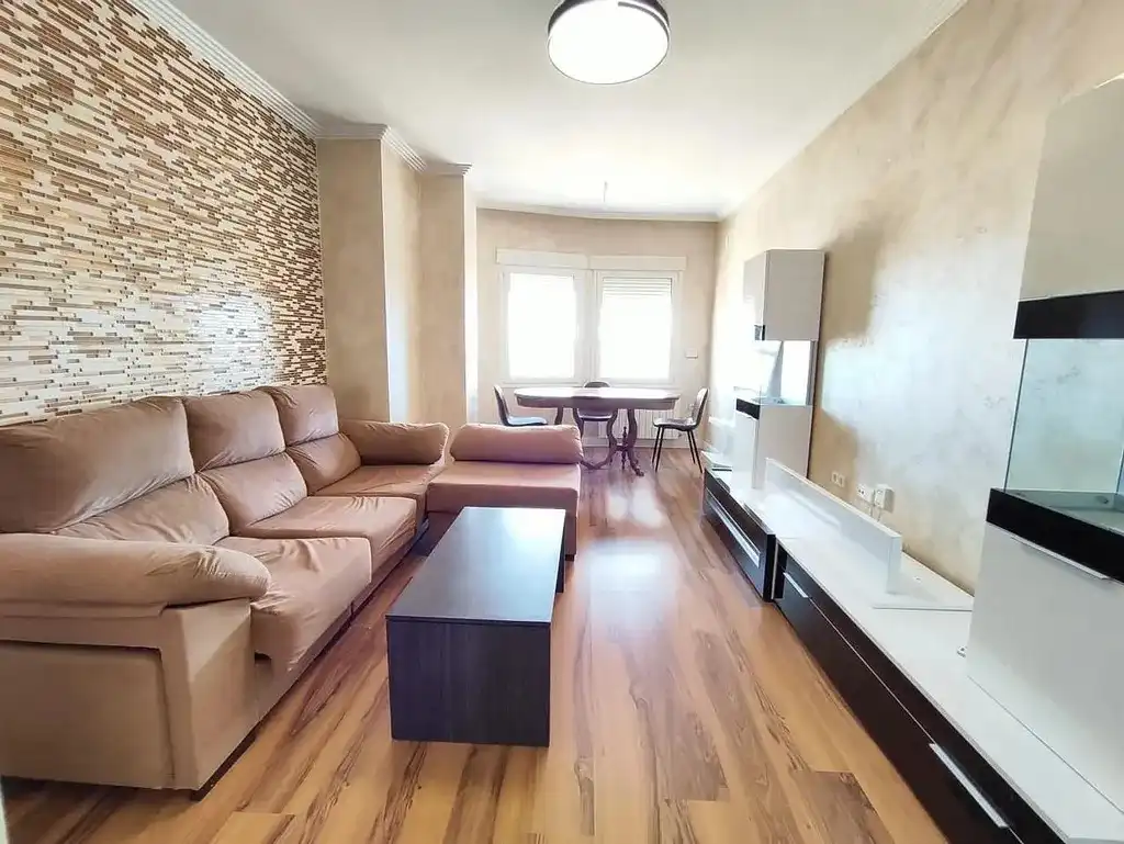 Sala d'estar de Dúplex en venda en La Gineta amb Calefacció, Parquet i Moblat