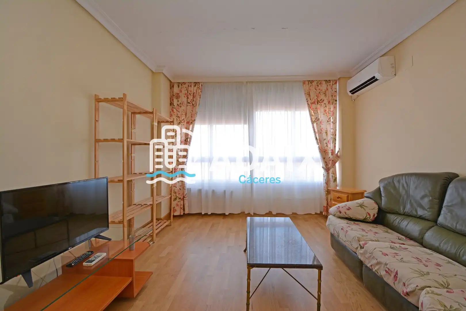 Schlafzimmer von Wohnung zur Miete in Cáceres mit Klimaanlage, Heizung und Möbliert