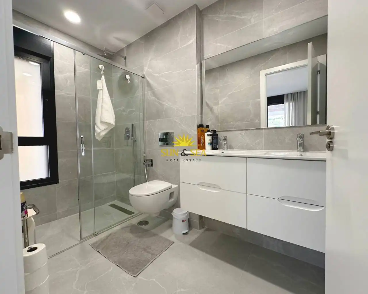 Badezimmer von Wohnungen zur Miete in Finestrat mit Klimaanlage, Heizung und Terrasse