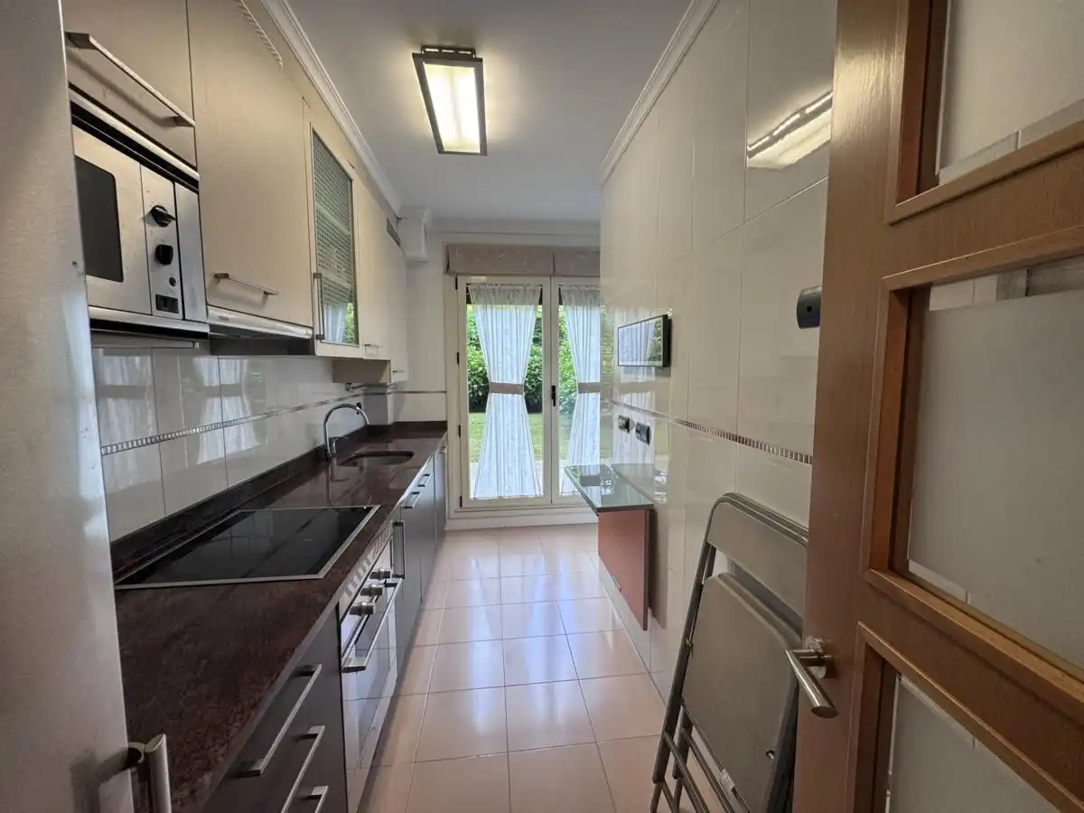 Küche von Wohnung zum Verkauf in Llanes mit Heizung, Privatgarten und Terrasse