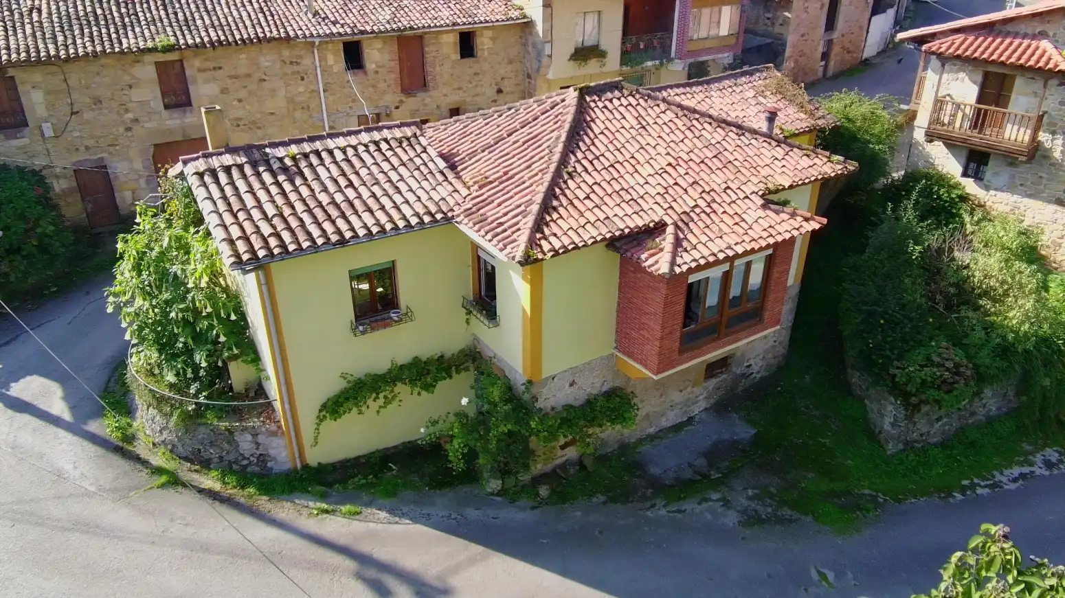 Vista exterior de Casa o xalet en venda en Puente Viesgo amb Calefacció i Jardí privat