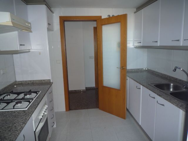 Cuina de Apartament de lloguer en  Valencia Capital amb Aire condicionat i Balcó