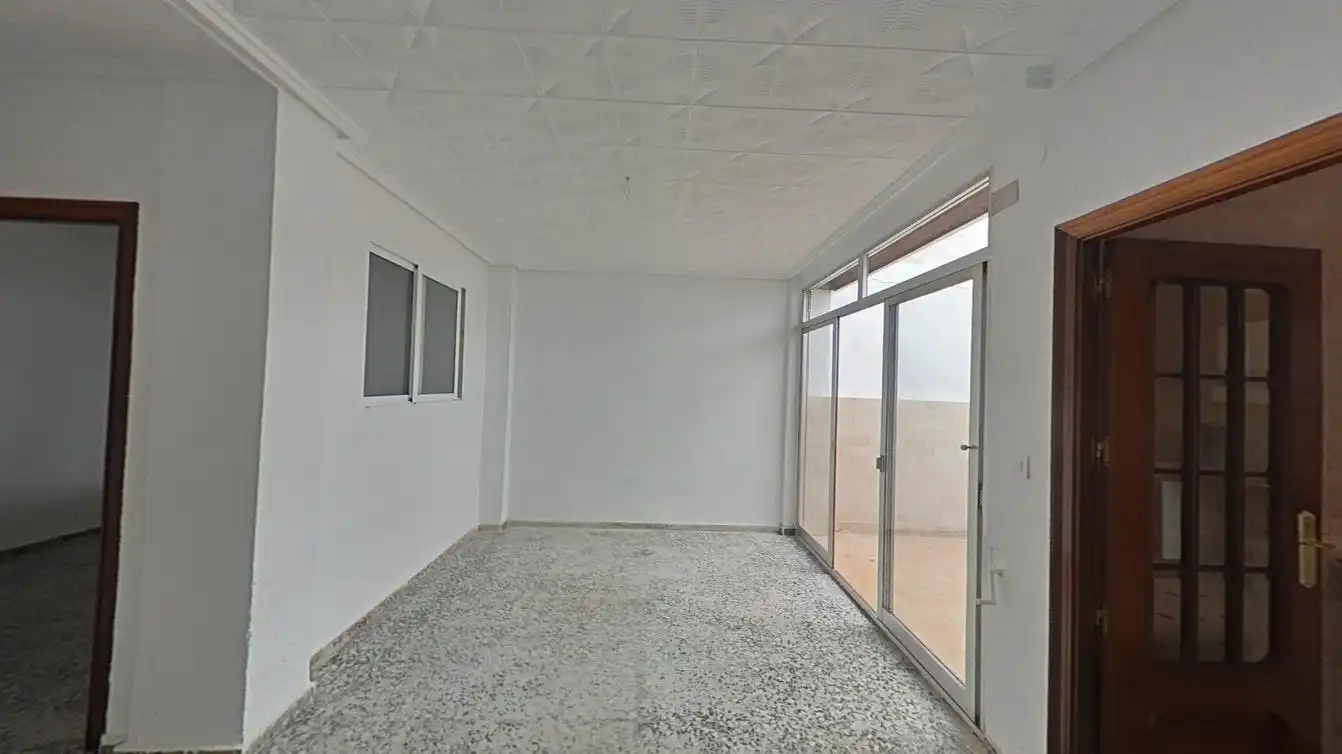 Erdgeschoss zum Verkauf in Valencia mit Terrasse