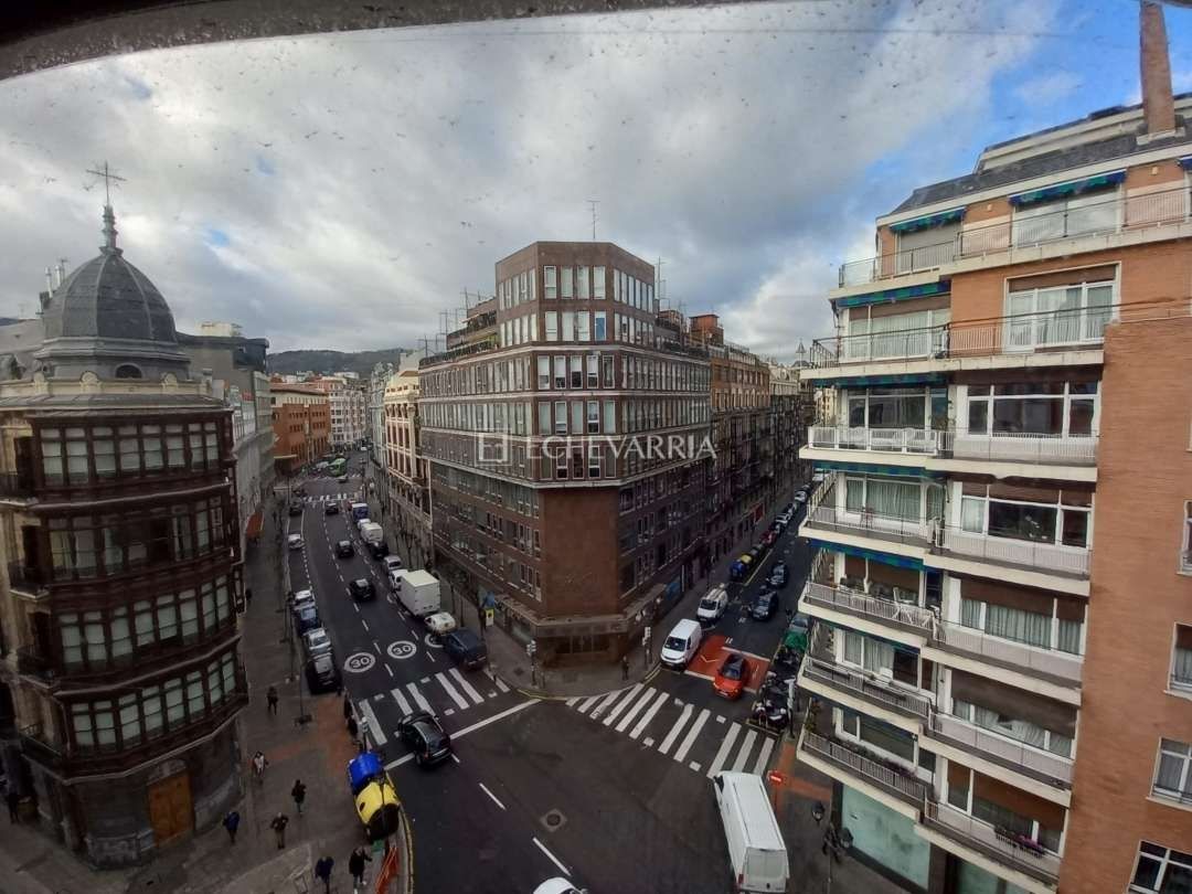 Vista exterior de Pis en venda en Bilbao  amb Calefacció