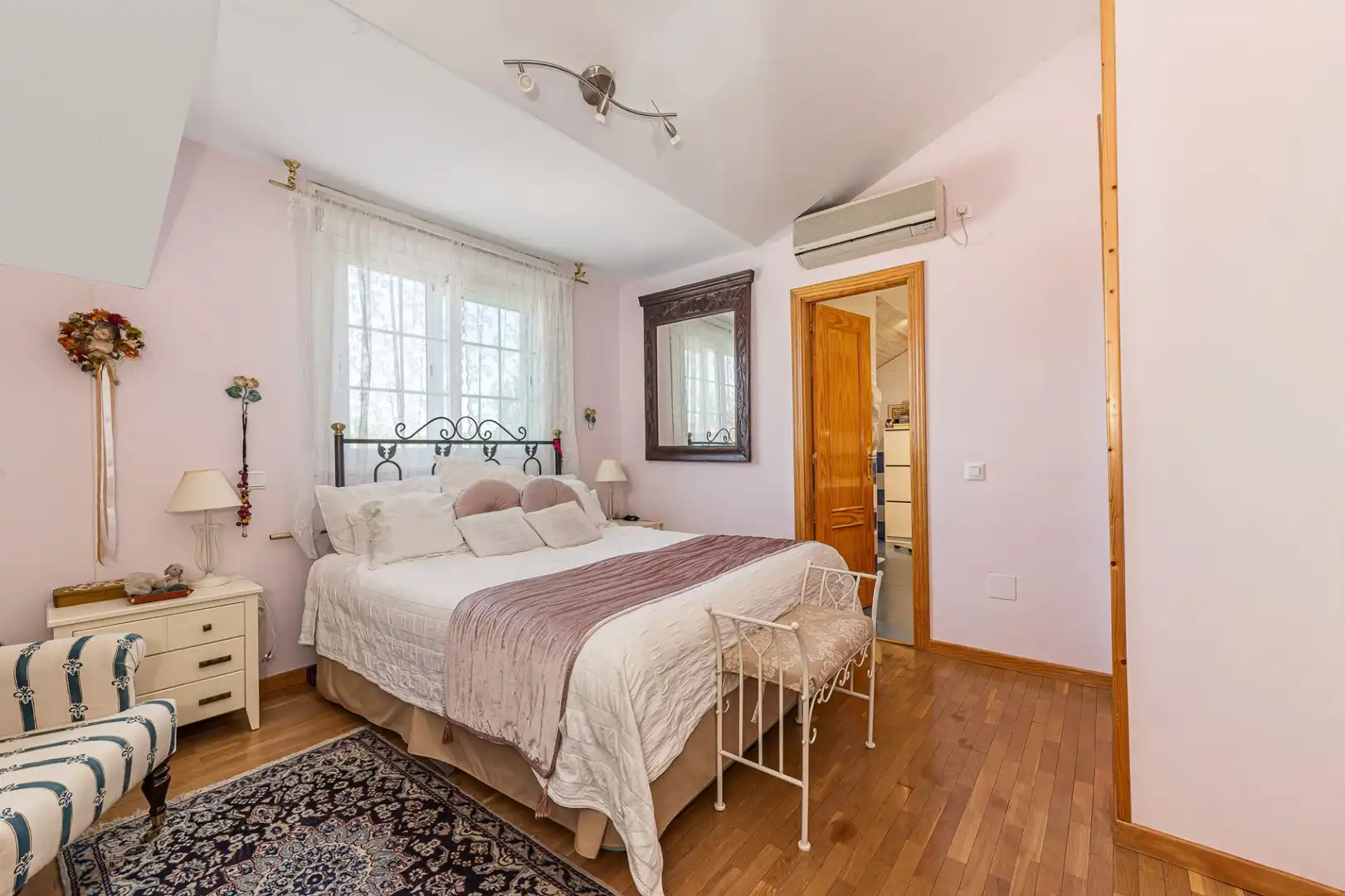 Dormitori de Casa o xalet en venda en Nuevo Baztán amb Aire condicionat, Calefacció i Jardí privat