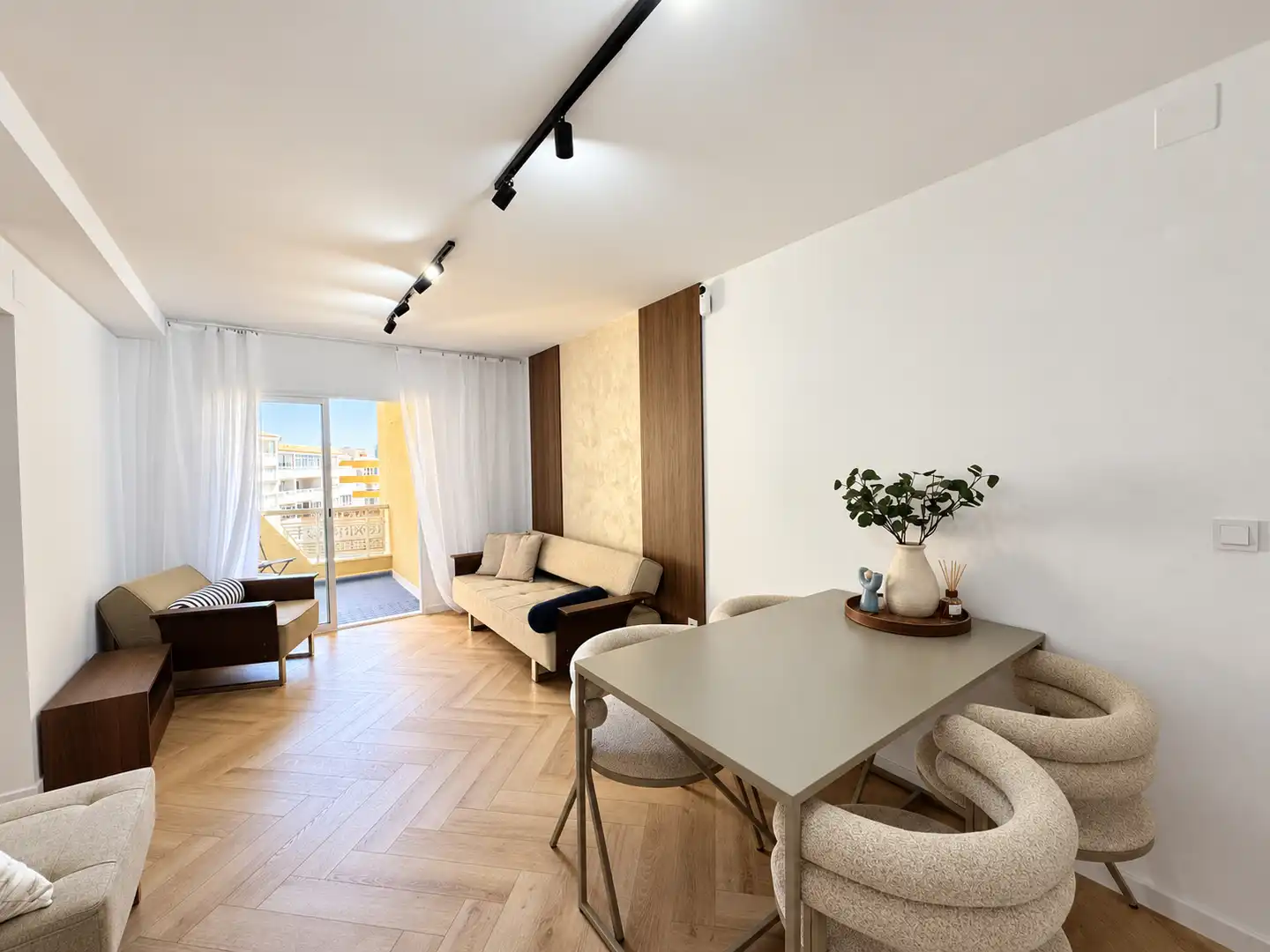 Apartment with terrace for sale in Carrer Corbeta 13, imagen 2