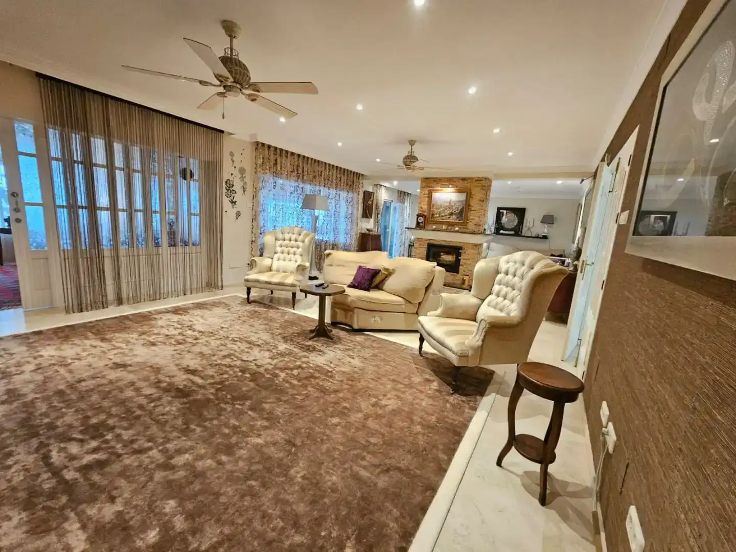 Wohnzimmer von Wohnung zur Miete in Mijas mit Klimaanlage, Privatgarten und Parkett