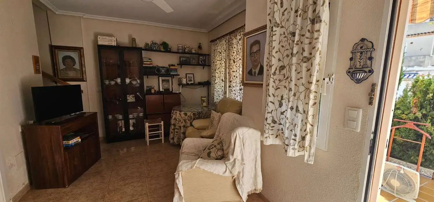 Wohnzimmer von Einfamilien-Reihenhaus zum Verkauf in Torrevieja mit Terrasse, Möbliert und Alarm