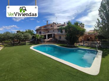 Casa amb balcó en venda a Can Rial