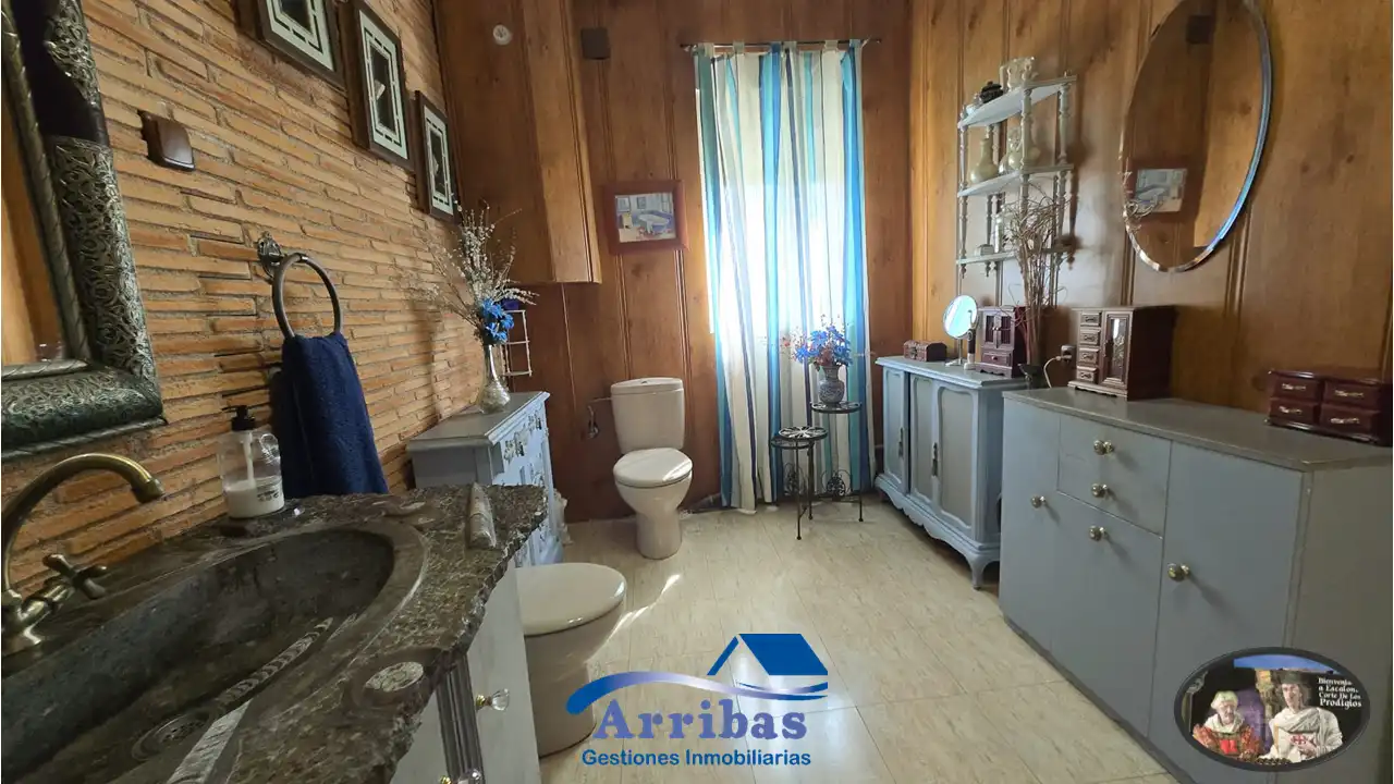Bathroom of Houses for sale in Escalona  with Heating, Private garden and Terrace